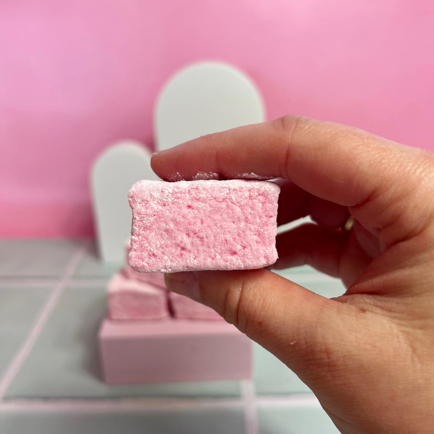 Strawberry flavoured vegan marshmallows