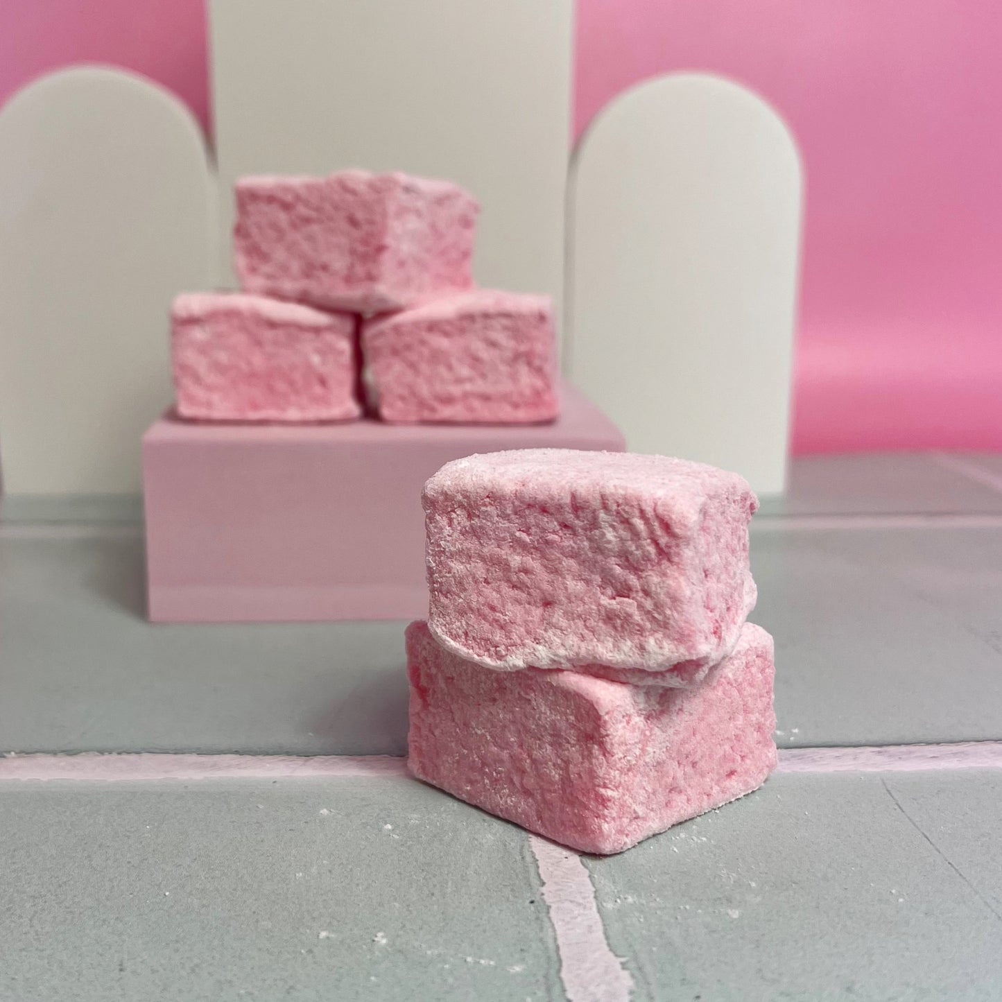 Strawberry flavoured vegan marshmallows
